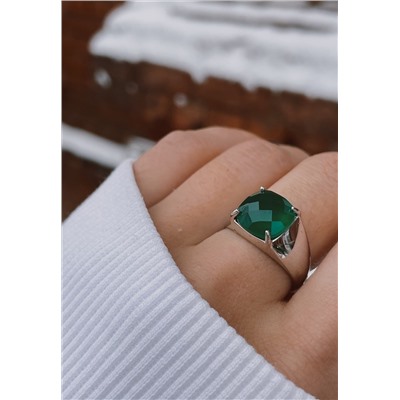 Серебряное кольцо-печатка «Правлю миром» с зеленым агатом