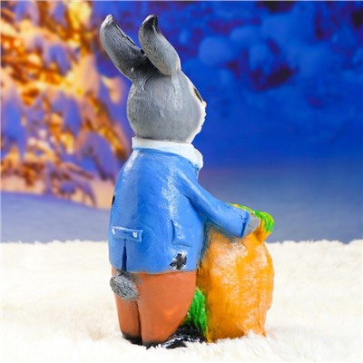 Садовая фигура "Заяц с мешком моркови" 20х15х38см