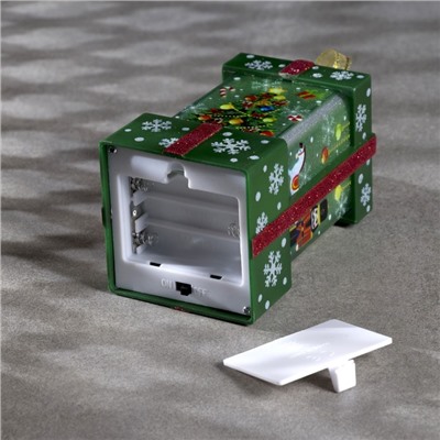Светодиодная фигура «Зелёный подарок с ёлкой» 6.3 × 11.5 × 6.3 см, пластик, батарейки АААх3 (не в комплекте), эффект пламени