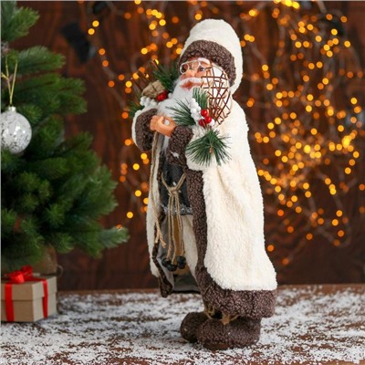 Дед Мороз "В белом тулупе со снегоступами" 26х45 см