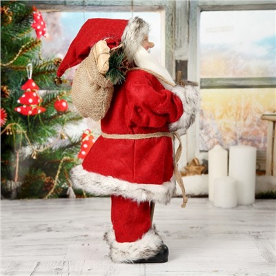 Дед Мороз "В красной шубке, приветствующий" 45 см
