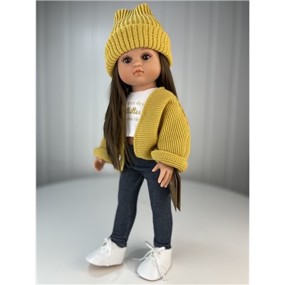 Кукла Нэни, брюнетка, в горчичном вязаном жакете и шапке, 42 см, арт. 42025