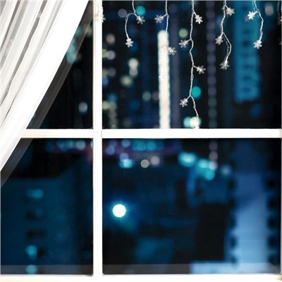 Гирлянда «Бахрома» 1.8 × 0.5 м с насадками «Снежинки», IP20, прозрачная нить, 48 LED, свечение мульти (RG/RB), мигание, 220 В