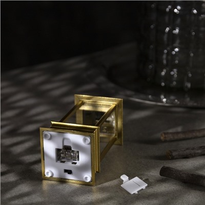 Светодиодная фигура «Золотистый фонарь со свечками» 5.5 × 13 × 5.5 см, пластик, батарейки AG13х3, свечение тёплое белое