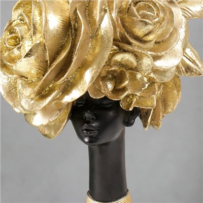 Сувенир полистоун бюст "Африканка с цветами и перьями" черный с золотом 29,5х12х19 см