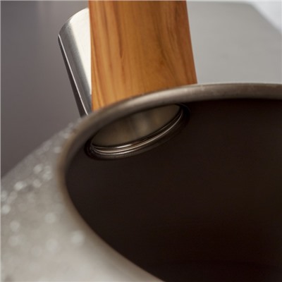 Чайник со свистком из нержавеющей стали Magistro Stone, 2,7 л, ручка soft-touch, индукция, цвет серый