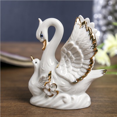 Сувенир керамика "Белая лебедь с малышом" 10,5х9х4,5 см