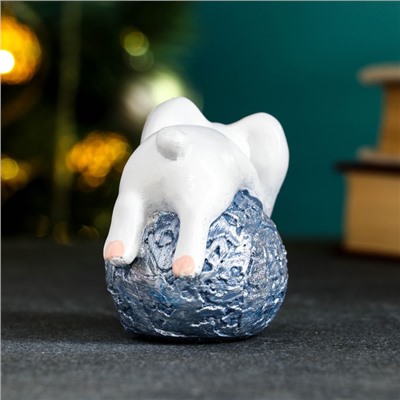 Фигура "Кролик на шаре" синий, 8х8см