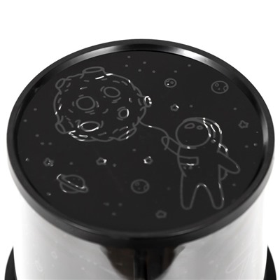 Ночник-проектор "Космонавт в космосе" LED USB/от батареек черный 10,8х10,8х11,5 см