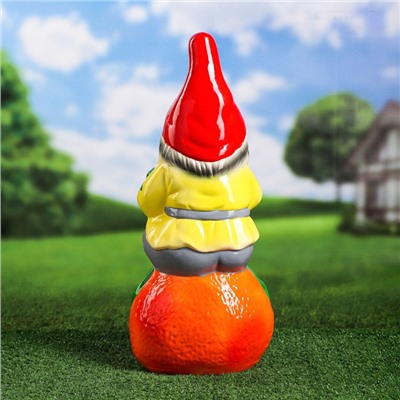 Садовая фигура "Гном и апельсин", разноцветная, 47 см, микс