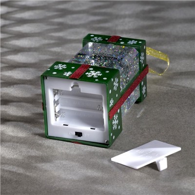Светодиодная фигура «Домик в зелёном подарке» 6.3 × 11.5 × 6.3 см, пластик, блёстки, батарейки АААх3 (не в комплекте), свечение тёплое белое