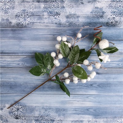 Декор "Зимняя магия" белые ягоды листья 35 см