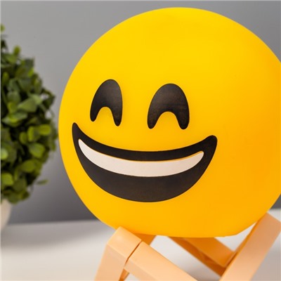 Ночник Смайл улыбки LED от батареек 3хААА желтый 14х14х18 см