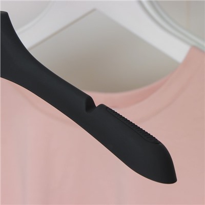 Вешалка-плечики для одежды, размер 40-42, покрытие soft-touch, цвет чёрный