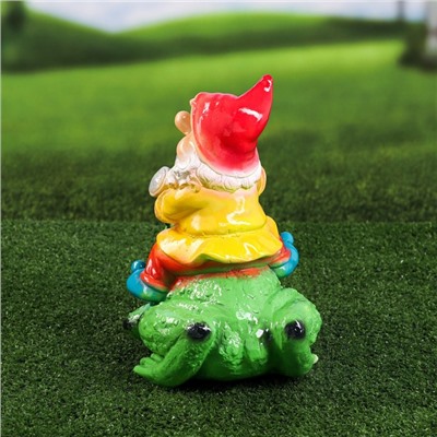 Садовая фигура "Гном с лягушкой", разноцветная, гипс, 26х18х29 см, микс