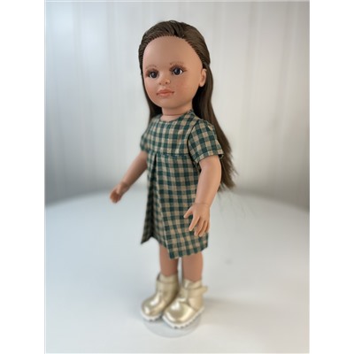 Кукла Нина, брюнетка, в бежевом жакете и с зеленым шарфом, 33 см , арт. 331552