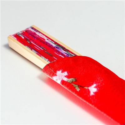 Веер бамбук, текстиль h=21 см "Цветы" с чехлом, красный