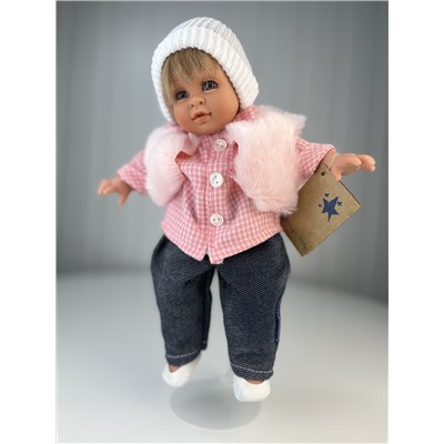 Кукла "Джестито", девочка в клетчатой рубашке, джинсах и шапочке, 28 см, арт. 10001