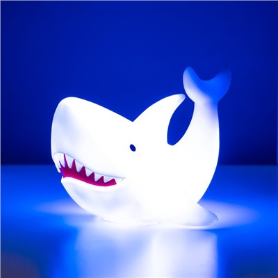 Ночник "Акула" LED от батареек сине-белый 12х14х8 см