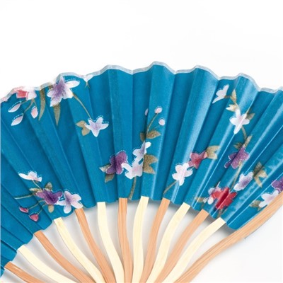 Веер бамбук, текстиль h=21 см изгиб, с кистью "Цветы" в коробке, голубой