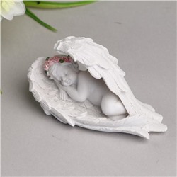 Сувенир полистоун "Белоснежный ангел в розовом веночке спит в крыльях" 5,3х9,5х3 см