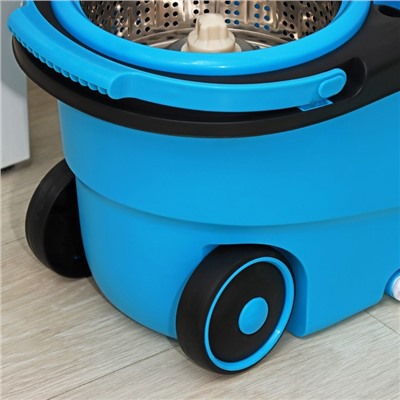Набор для уборки Доляна: ведро на колёсиках с металлической центрифугой 18 л, швабра, запасная насадка из микрофибры, цвет синий
