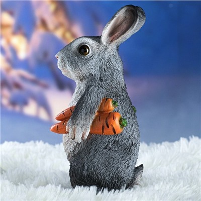 Фигура "Зайка несет морковь" 9х13х22см