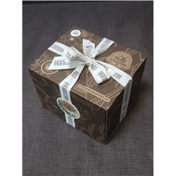 Подарочная крафтовая коробка малая  170*150*135 с оформлением