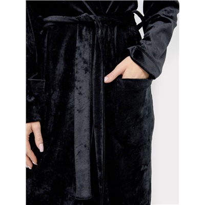 Велюровый халат прямого силуэта в черном цвете