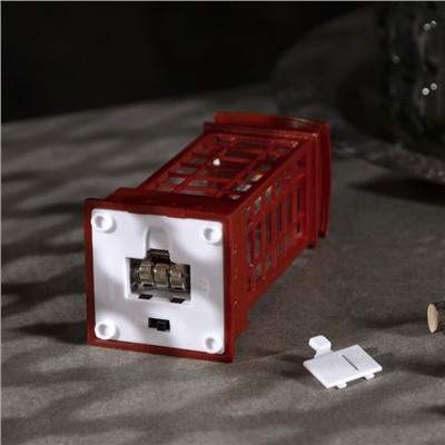 Светодиодная фигура «Ёлка в телефонной будке» 5.3 × 12 × 5.3 см, пластик, батарейки AG13х3, свечение тёплое белое