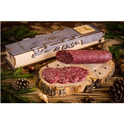 Колбаса из мяса Оленя, сырокопчёная, с сыром дорблю, в подарочной упаковке (деревянный пенал)