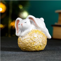 Фигура "Кролик на шаре" бежевый, 8х8см
