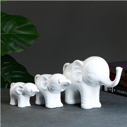 Набор фигур "Семья слонов" белый, 30х20х13см