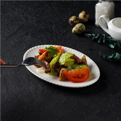 Блюдо фарфоровое овальное Magistro «Лакомка», 20×13 см, цвет белый