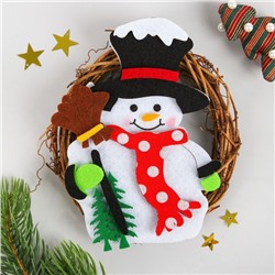 Набор для творчества - создай новогоднее украшение «Венок - снеговик с метлой»